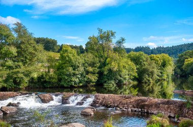 Ames, İspanya 'nın otonom bölgelerinden biri olan Galiçya' nın kuzeybatısında bulunan A Corua eyaletine bağlı belediyesi. Santiago de Compostela ile komşudur.