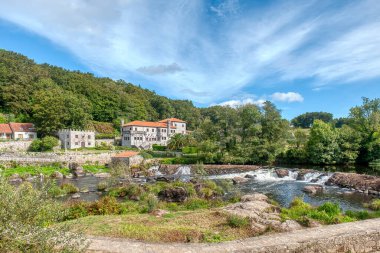 Ames, İspanya 'nın otonom bölgelerinden biri olan Galiçya' nın kuzeybatısında bulunan A Corua eyaletine bağlı belediyesi. Santiago de Compostela ile komşudur.