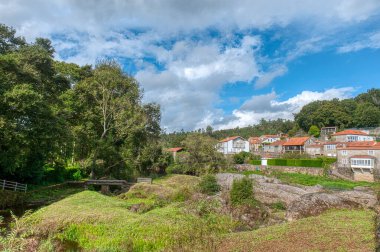 Ames, İspanya 'nın otonom bölgelerinden biri olan Galiçya' nın kuzeybatısında bulunan A Corua eyaletine bağlı belediyesi. Santiago de Compostela ile komşudur.
