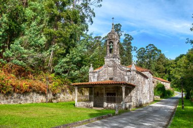 Ames, İspanya 'nın otonom bölgelerinden biri olan Galiçya' nın kuzeybatısında bulunan A Corua eyaletine bağlı belediyesi. Santiago de Compostela ile komşudur.