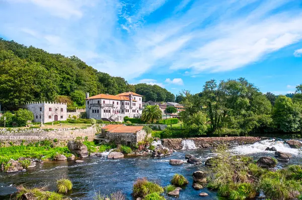 Ames, İspanya 'nın otonom bölgelerinden biri olan Galiçya' nın kuzeybatısında bulunan A Corua eyaletine bağlı belediyesi. Santiago de Compostela ile komşudur.