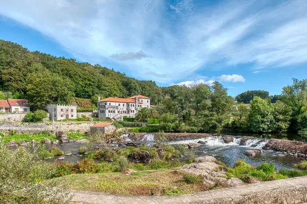 Ames, İspanya 'nın otonom bölgelerinden biri olan Galiçya' nın kuzeybatısında bulunan A Corua eyaletine bağlı belediyesi. Santiago de Compostela ile komşudur.