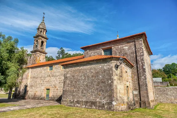 Ames, İspanya 'nın otonom bölgelerinden biri olan Galiçya' nın kuzeybatısında bulunan A Corua eyaletine bağlı belediyesi. Santiago de Compostela ile komşudur.