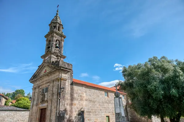 Ames, İspanya 'nın otonom bölgelerinden biri olan Galiçya' nın kuzeybatısında bulunan A Corua eyaletine bağlı belediyesi. Santiago de Compostela ile komşudur.