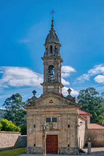 Ames, İspanya 'nın otonom bölgelerinden biri olan Galiçya' nın kuzeybatısında bulunan A Corua eyaletine bağlı belediyesi. Santiago de Compostela ile komşudur.