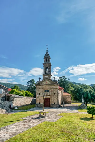 Ames, İspanya 'nın otonom bölgelerinden biri olan Galiçya' nın kuzeybatısında bulunan A Corua eyaletine bağlı belediyesi. Santiago de Compostela ile komşudur.