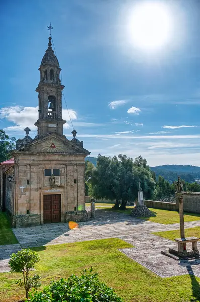 Ames, İspanya 'nın otonom bölgelerinden biri olan Galiçya' nın kuzeybatısında bulunan A Corua eyaletine bağlı belediyesi. Santiago de Compostela ile komşudur.