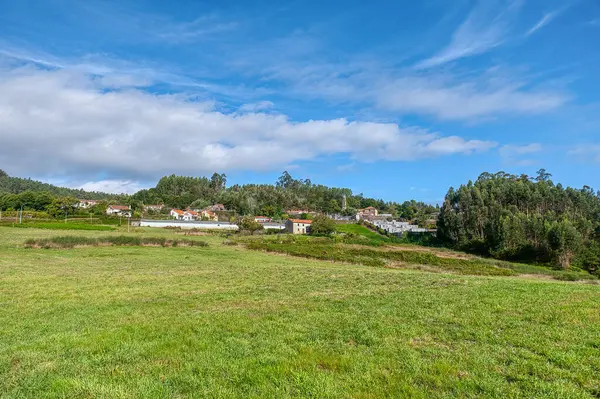 Ames, İspanya 'nın otonom bölgelerinden biri olan Galiçya' nın kuzeybatısında bulunan A Corua eyaletine bağlı belediyesi. Santiago de Compostela ile komşudur.