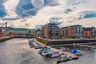 Trondheim (eski adı Nidaros ve Trondheim), Norveç 'in Trondelag ilinin merkezi kent.