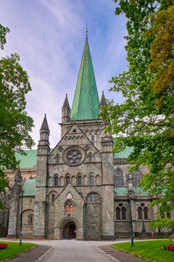 Trondheim (eski adı Nidaros ve Trondheim), Norveç 'in Trondelag ilinin merkezi kent.