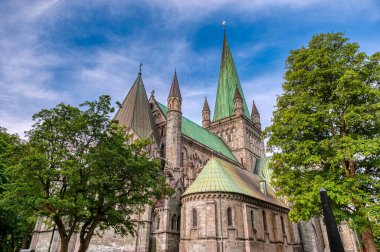 Trondheim (eski adı Nidaros ve Trondheim), Norveç 'in Trondelag ilinin merkezi kent.