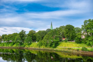 Trondheim (eski adı Nidaros ve Trondheim), Norveç 'in Trondelag ilinin merkezi kent.