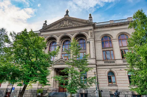 Trondheim (eski adı Nidaros ve Trondheim), Norveç 'in Trondelag ilinin merkezi kent.