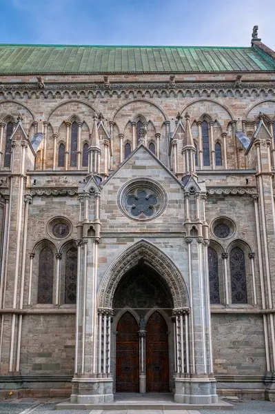 Trondheim (eski adı Nidaros ve Trondheim), Norveç 'in Trondelag ilinin merkezi kent.