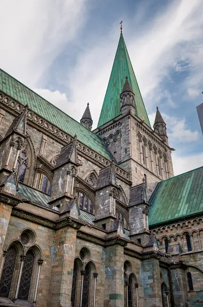 Trondheim (eski adı Nidaros ve Trondheim), Norveç 'in Trondelag ilinin merkezi kent.