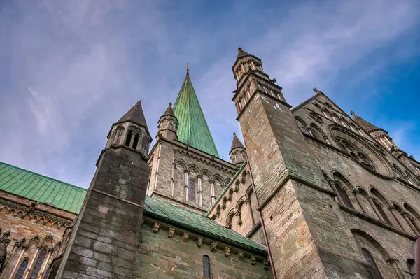 Trondheim (eski adı Nidaros ve Trondheim), Norveç 'in Trondelag ilinin merkezi kent.