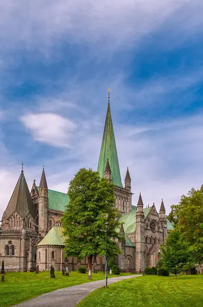 Trondheim (eski adı Nidaros ve Trondheim), Norveç 'in Trondelag ilinin merkezi kent.