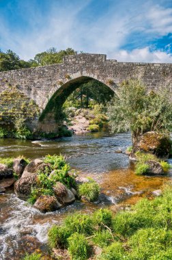 Negreira, Santiago de Compostela 'nın batısında bulunan bir belediyedir. Ames ve San Sebastian belediyeleriyle sınır komşusudur..