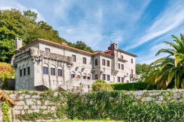 Negreira, Santiago de Compostela 'nın batısında bulunan bir belediyedir. Ames ve San Sebastian belediyeleriyle sınır komşusudur..