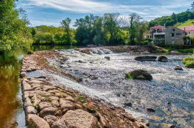 Negreira, Santiago de Compostela 'nın batısında bulunan bir belediyedir. Ames ve San Sebastian belediyeleriyle sınır komşusudur..