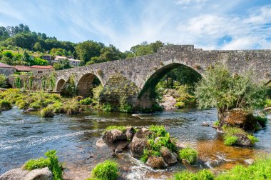 Negreira, Santiago de Compostela 'nın batısında bulunan bir belediyedir. Ames ve San Sebastian belediyeleriyle sınır komşusudur..