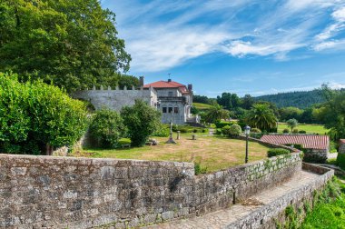 Negreira, Santiago de Compostela 'nın batısında bulunan bir belediyedir. Ames ve San Sebastian belediyeleriyle sınır komşusudur..