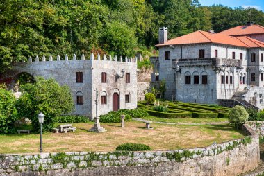 Negreira, Santiago de Compostela 'nın batısında bulunan bir belediyedir. Ames ve San Sebastian belediyeleriyle sınır komşusudur..