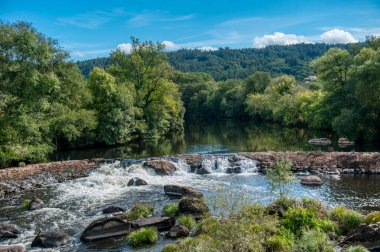 Negreira, Santiago de Compostela 'nın batısında bulunan bir belediyedir. Ames ve San Sebastian belediyeleriyle sınır komşusudur..