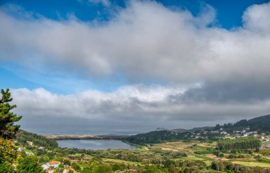 Ferrol İspanya 'nın La Corua eyaletinin kuzeyinde yer alan bir şehirdir.