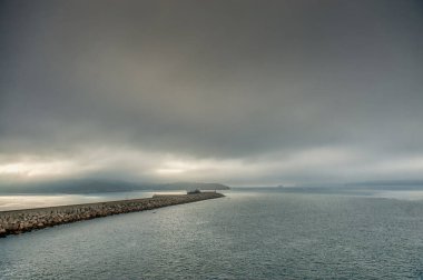 Ferrol İspanya 'nın La Corua eyaletinin kuzeyinde yer alan bir şehirdir.