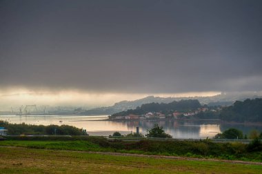 Ferrol İspanya 'nın La Corua eyaletinin kuzeyinde yer alan bir şehirdir.