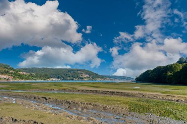 Mugardos, Galiçya 'nın La Corua eyaletinde, Ferrol bölgesinin güneybatısında yer alan bir belediyedir.