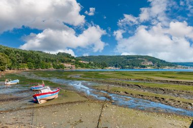 Mugardos, Galiçya 'nın La Corua eyaletinde, Ferrol bölgesinin güneybatısında yer alan bir belediyedir.