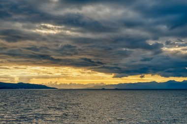 Lofoten Adaları, Norveç 'in Kuzey Kutup Dairesi üzerinde Nordland eyaletinde yer alan bir takımadalardır.. 
