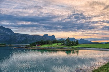 Ballangen, Norveç 'in Nordland ilinin kuzeybatısında bulunan bir belediyedir..