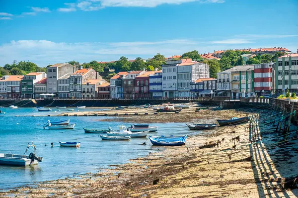 Mugardos İspanya 'nın güneybatısında, Galiçya' nın La Coruna eyaletinde yer alan bir belediyedir..