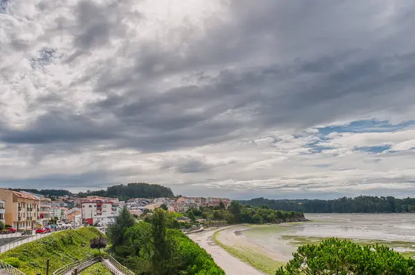Mino, İspanya 'nın La Corua eyaletinde yer alan bir şehirdir.
