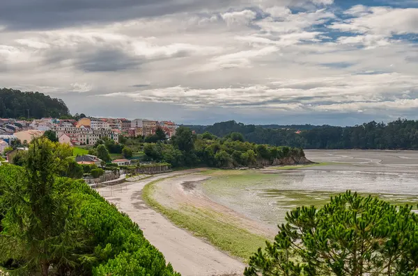 Mino, İspanya 'nın La Corua eyaletinde yer alan bir şehirdir.