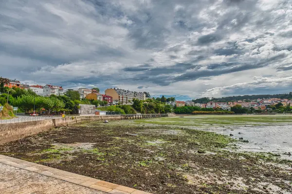 Mino, İspanya 'nın La Corua eyaletinde yer alan bir şehirdir.