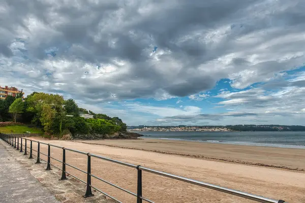 Mino, İspanya 'nın La Corua eyaletinde yer alan bir şehirdir.