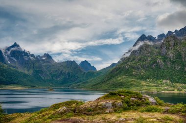 Svolaer, Norveç 'in Lofoten Adaları' nda yer alan Nordland ilinin Vgan Belediyesi 'nin yönetim merkezidir.