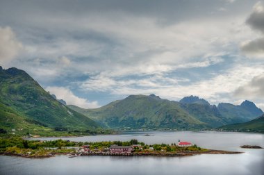 Svolaer, Norveç 'in Lofoten Adaları' nda yer alan Nordland ilinin Vgan Belediyesi 'nin yönetim merkezidir.