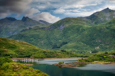 Svolaer, Norveç 'in Lofoten Adaları' nda yer alan Nordland ilinin Vgan Belediyesi 'nin yönetim merkezidir.