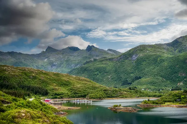 Svolaer, Norveç 'in Lofoten Adaları' nda yer alan Nordland ilinin Vgan Belediyesi 'nin yönetim merkezidir.