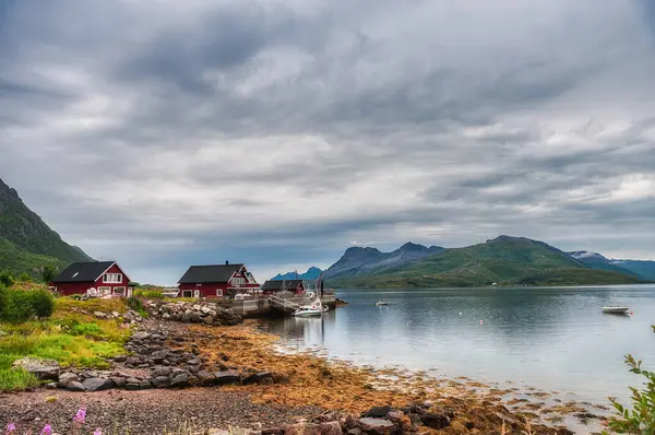 Laupstad, Norveç 'in Nordland iline bağlı Vagan Belediyesi' ne bağlı bir köydür..