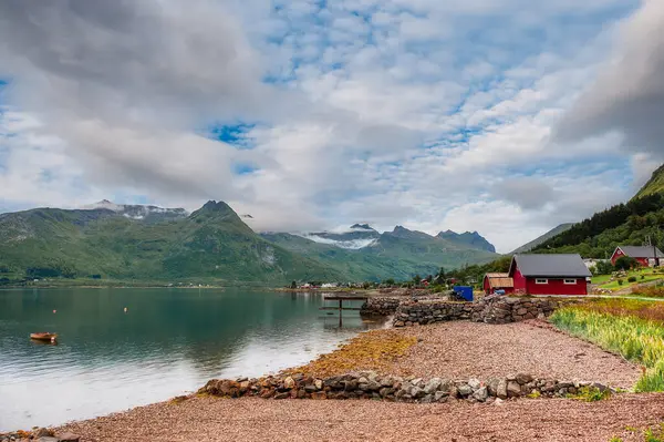 Laupstad, Norveç 'in Nordland iline bağlı Vagan Belediyesi' ne bağlı bir köydür..
