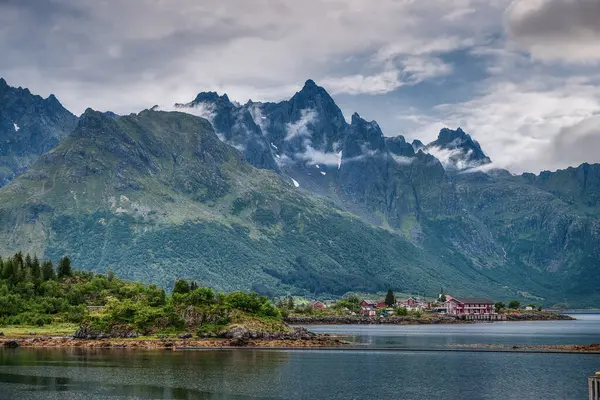 Laupstad, Norveç 'in Nordland iline bağlı Vagan Belediyesi' ne bağlı bir köydür..