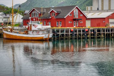Svolaer, Norveç 'in Lofoten Adaları' nda yer alan Nordland ilinin Vagan Belediyesi 'nin yönetim merkezidir..