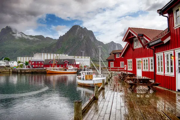 Svolaer, Norveç 'in Lofoten Adaları' nda yer alan Nordland ilinin Vagan Belediyesi 'nin yönetim merkezidir..