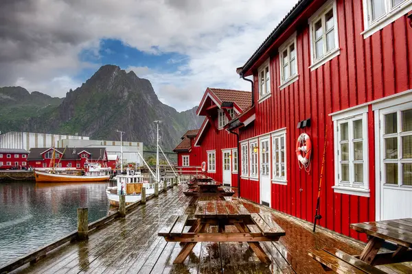 Svolaer, Norveç 'in Lofoten Adaları' nda yer alan Nordland ilinin Vagan Belediyesi 'nin yönetim merkezidir..